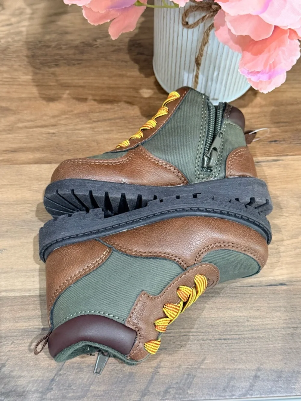 Carter’s toddler boys Boston boots in brown/olive size 6.